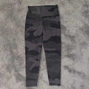 Arrive Chill. Play. Move. Leggings